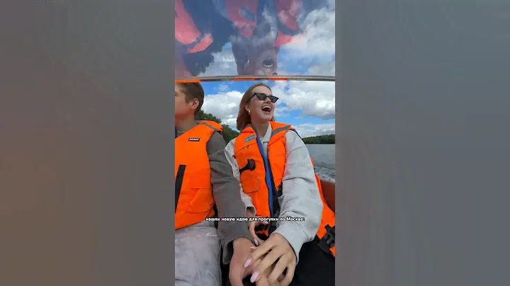 хотели бы прокатиться нам таком ретро-катере?